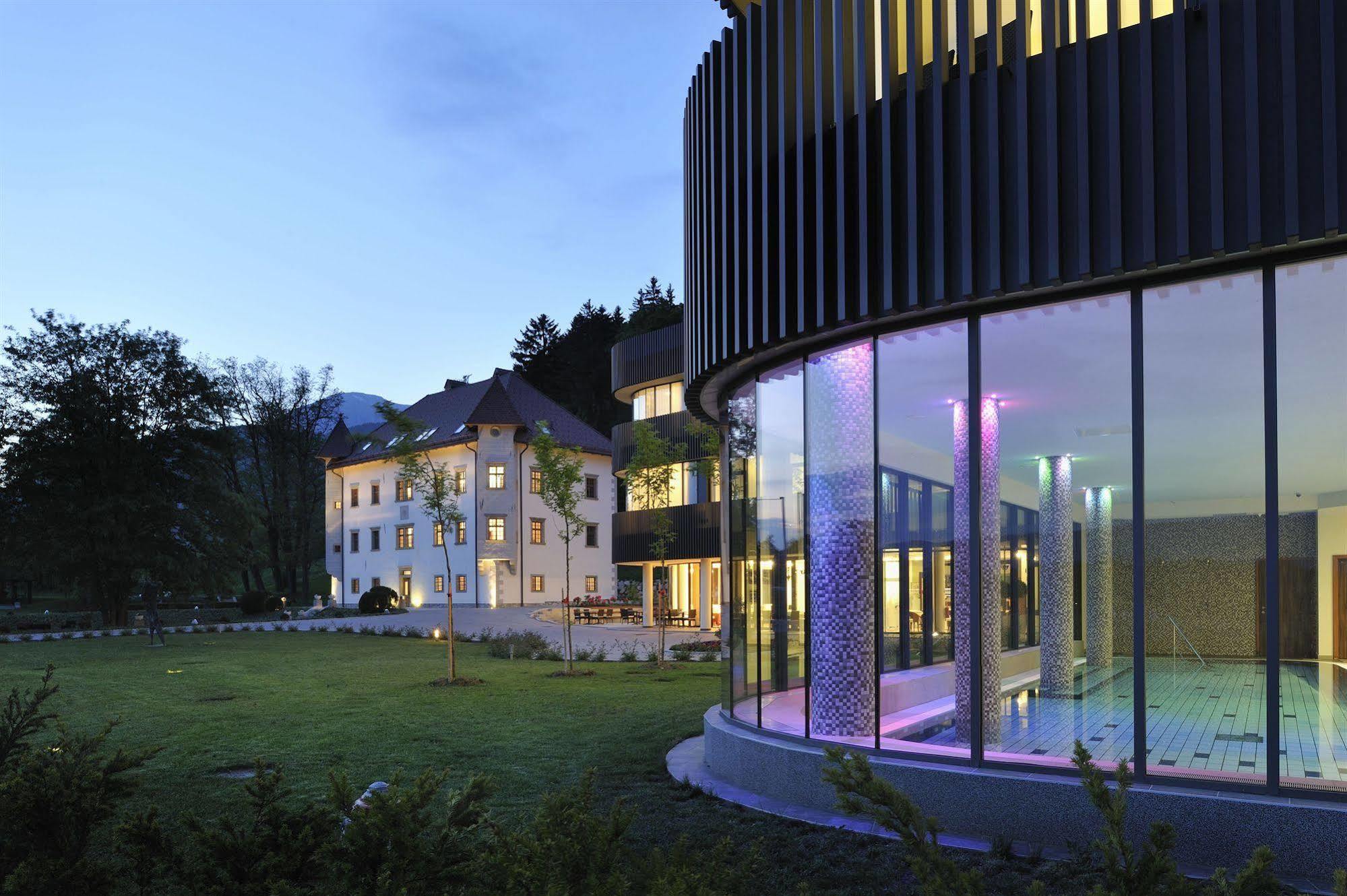 Lambergh Chateau & Hotel Dvorska Vas Exterior photo